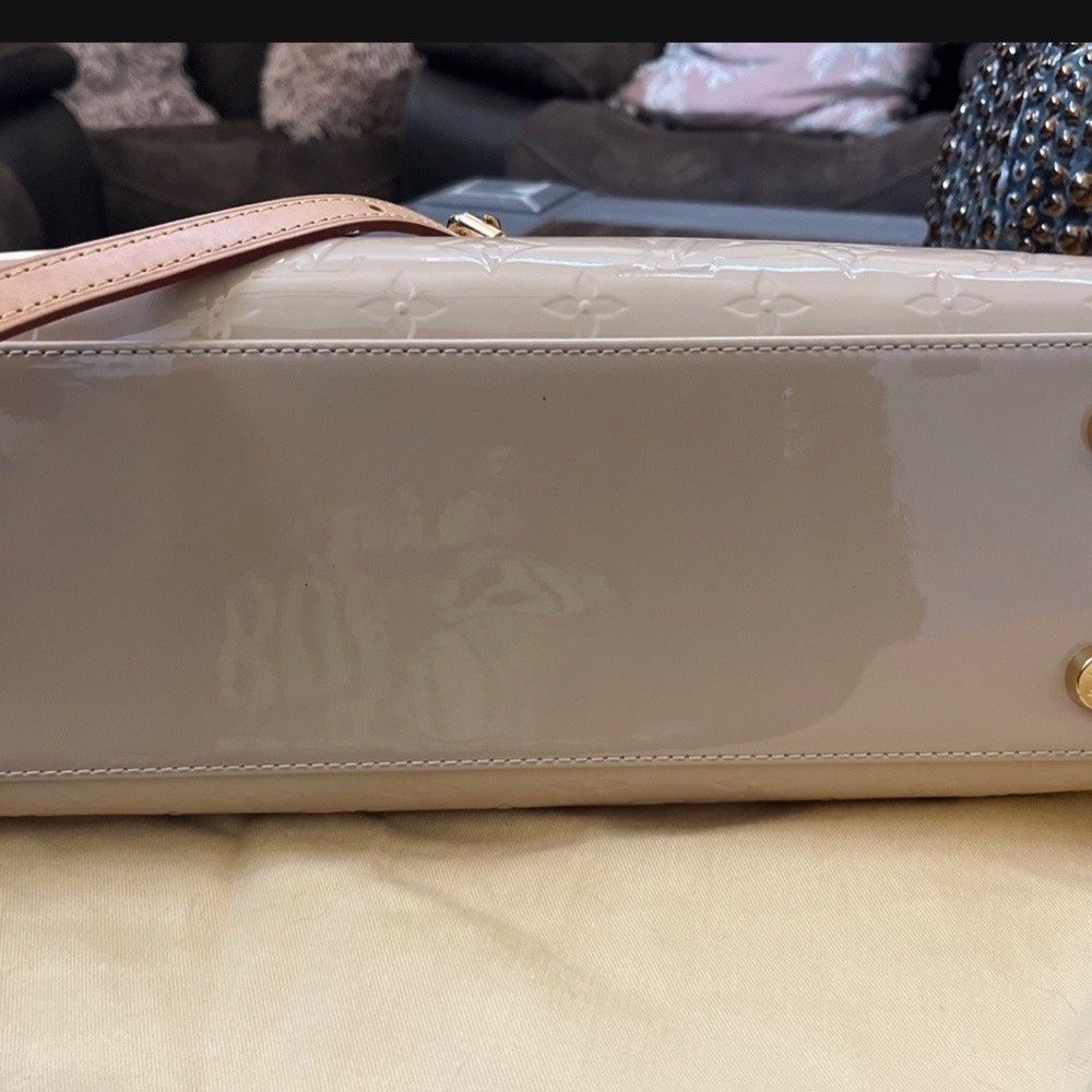 Louis Vuitton GM Brea in Dune - Picture 6 of 8